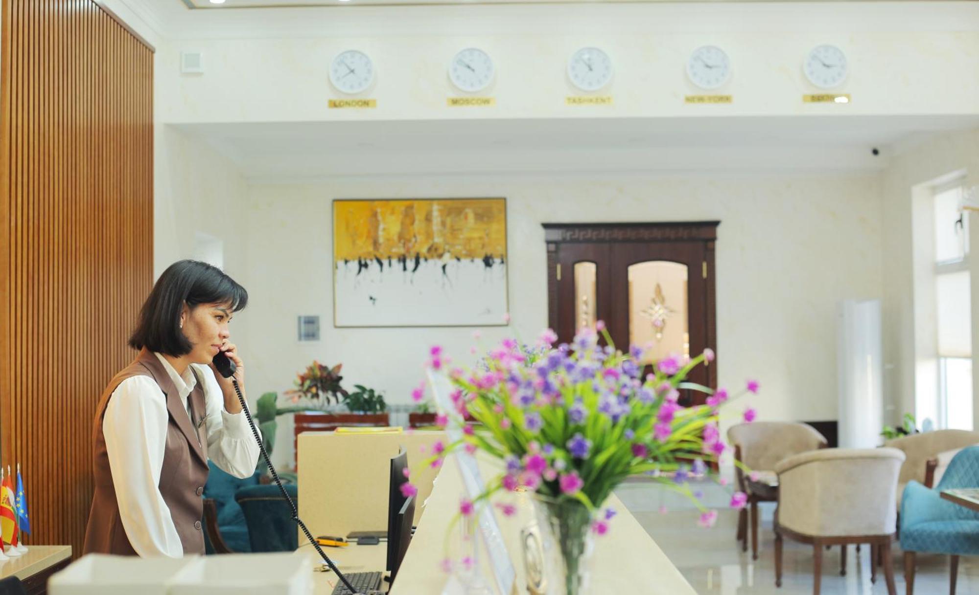 Bravolyuks Hotel Ούρτζεντς Εξωτερικό φωτογραφία