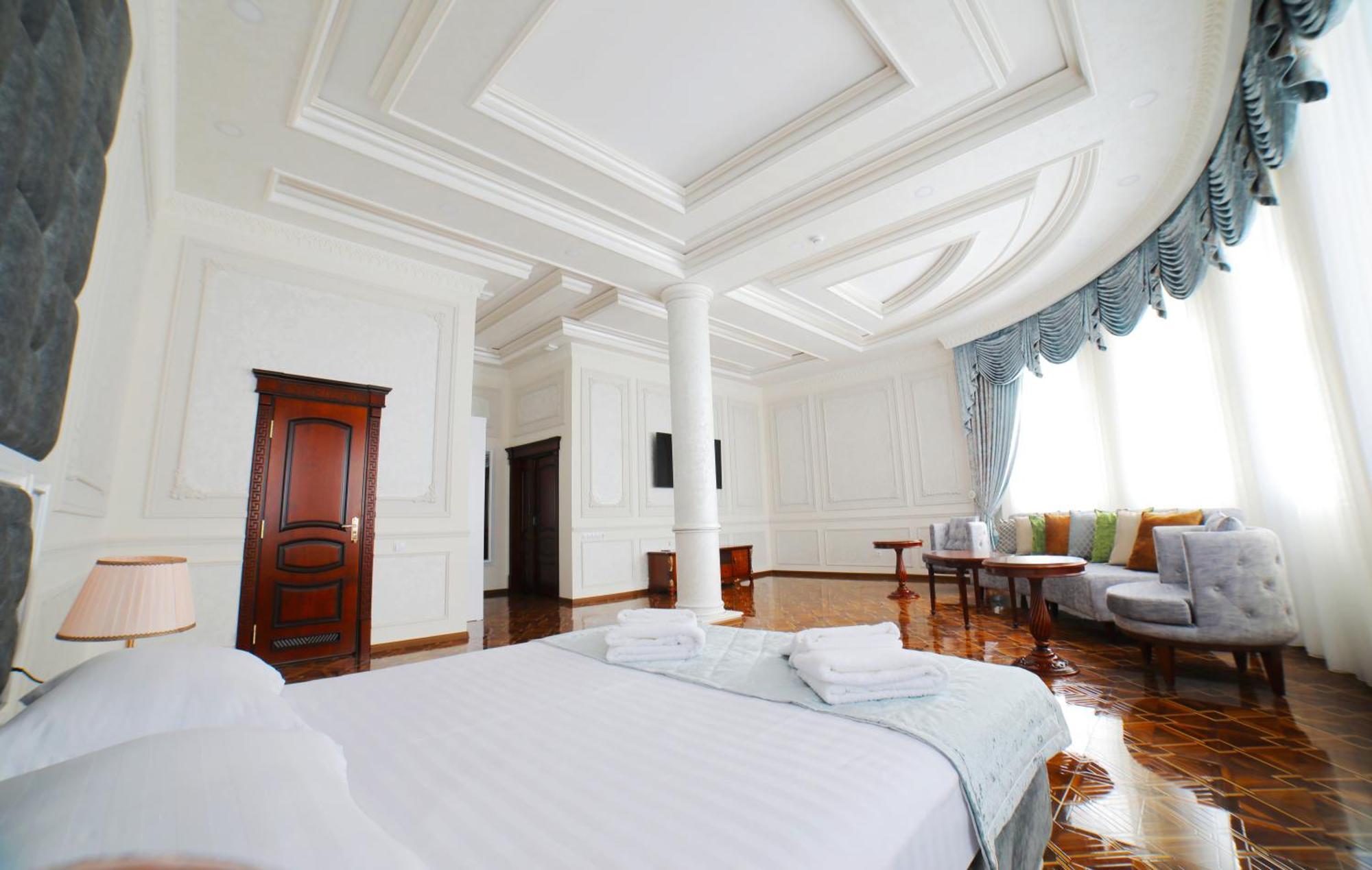 Bravolyuks Hotel Ούρτζεντς Εξωτερικό φωτογραφία