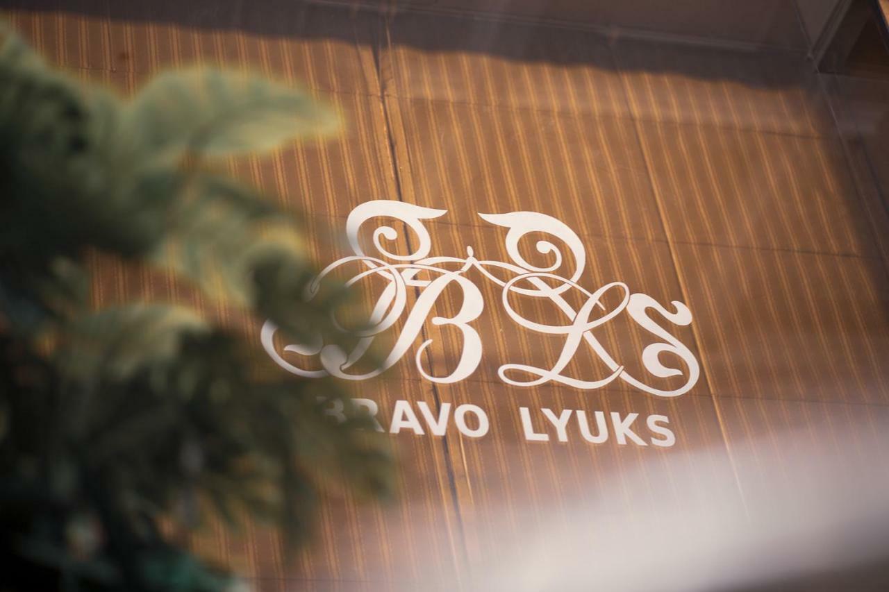 Bravolyuks Hotel Ούρτζεντς Εξωτερικό φωτογραφία