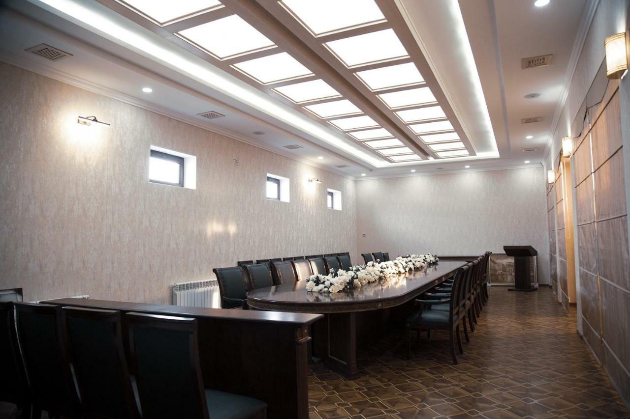 Bravolyuks Hotel Ούρτζεντς Εξωτερικό φωτογραφία