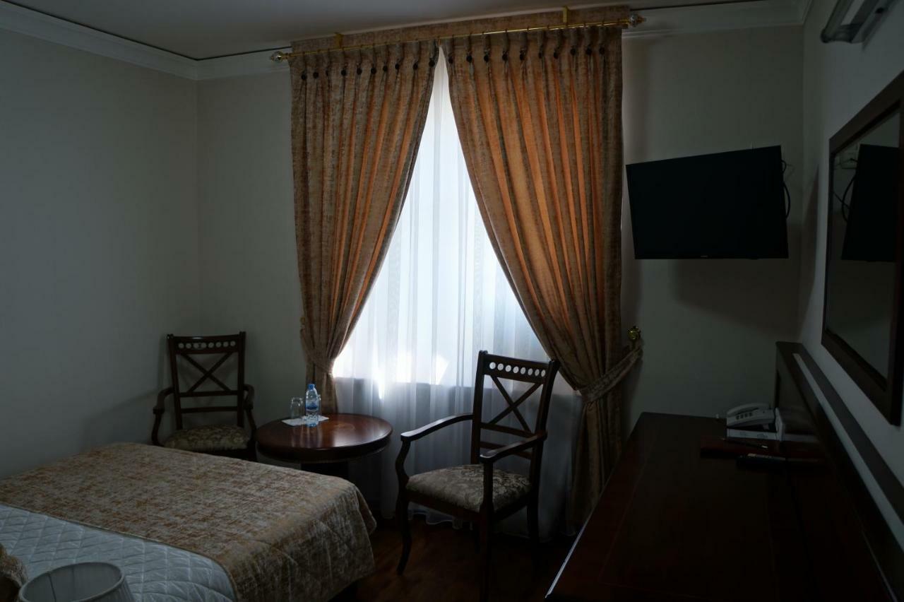 Bravolyuks Hotel Ούρτζεντς Εξωτερικό φωτογραφία